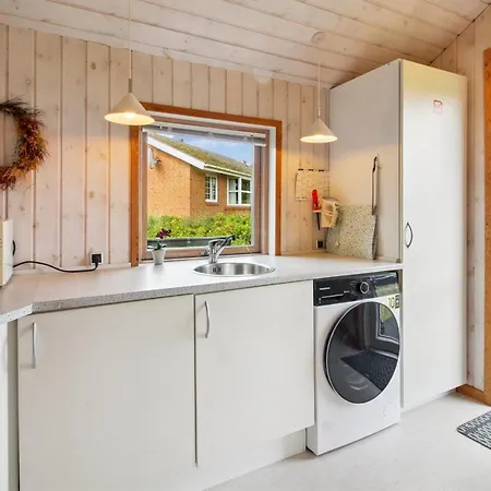Dom wakacyjny Elmine - 700m From The Sea In Western Jutland By Interhome