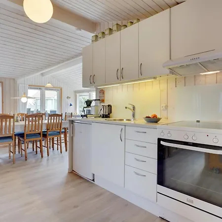 Dom wakacyjny Elmine - 700m From The Sea By Interhome Lakolk